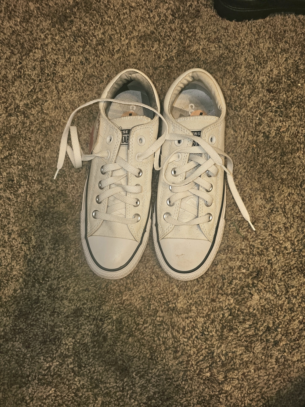 Classic Low-Top White Athletic Sneakers for Women